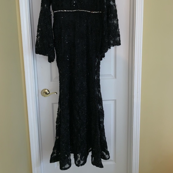 One of a kind black dress - Picture 3 of 3